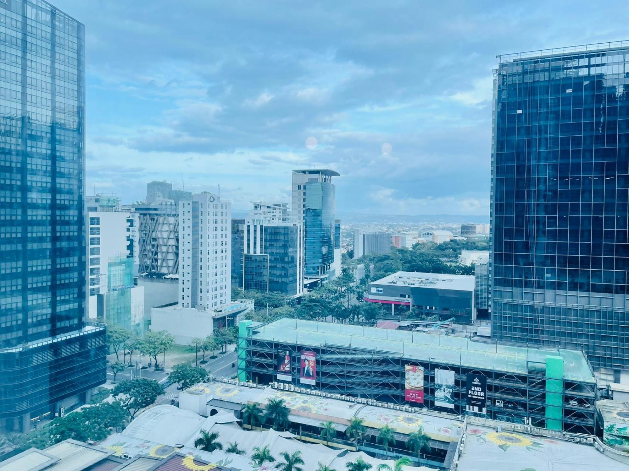 Uptown Parksuites Bgc Taguig Exterior foto